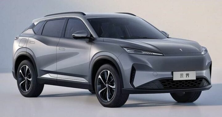 Dongfeng, Peugeot и Citroen создали новый дешевый кроссовер. Сколько он стоит