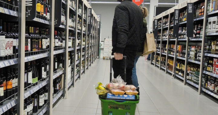 Продажи водки упали: эксперт объяснил неожиданную тенденцию
