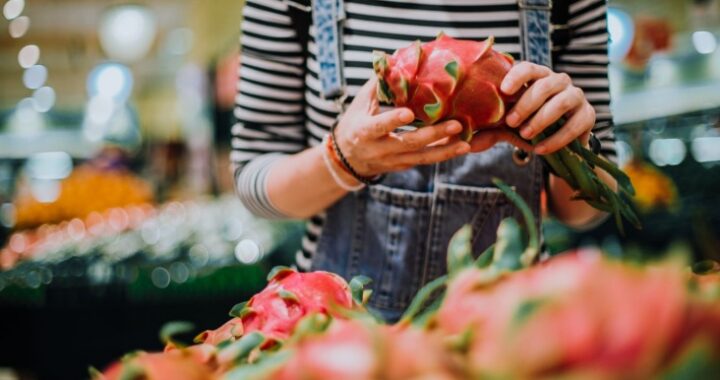 Как правильно выбрать спелую и вкусную питахайю? Нутрициолог назвала важные характеристики