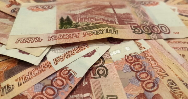 Как выгодно вложить 100 тысяч рублей: аналитики дали совет