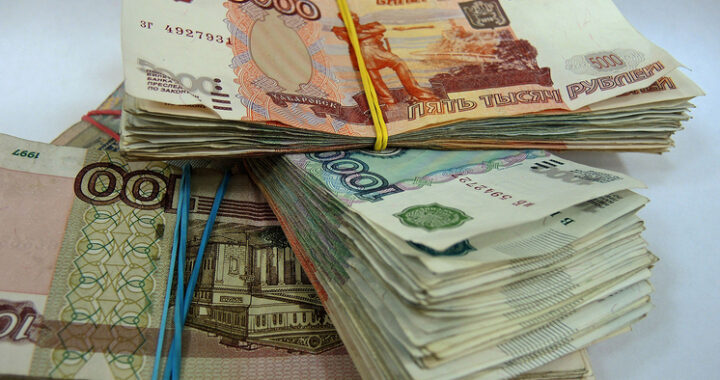 Минимальную зарплату хотят поднять до 35 тысяч рублей: как это изменит жизнь трудящихся