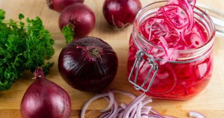 Как замариновать лук в уксусе к мясу: быстрый рецепт от повара