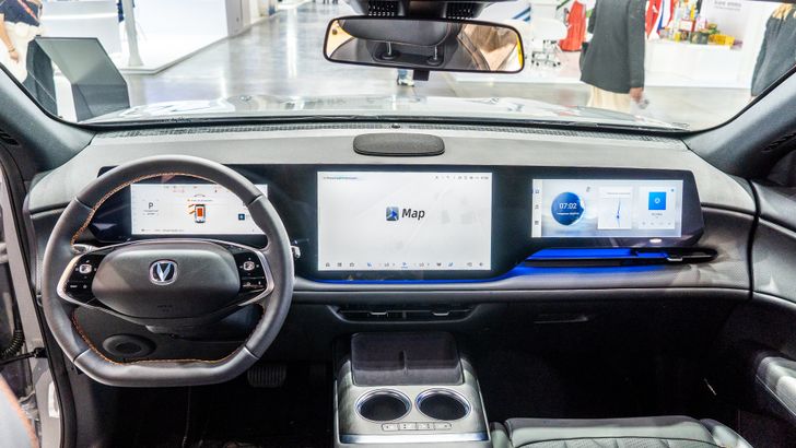 Интерьер Changan CS75Plus