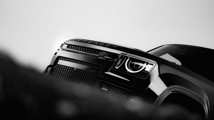 Land Rover Defender OCTA Black