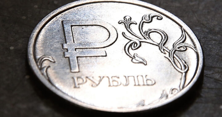Почему ЦБ РФ отложил публикацию прогнозов по курсу рубля: эксперты нашли объяснение
