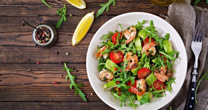 Салат с руколой и креветками: 4 вкусных рецепта от шеф-повара