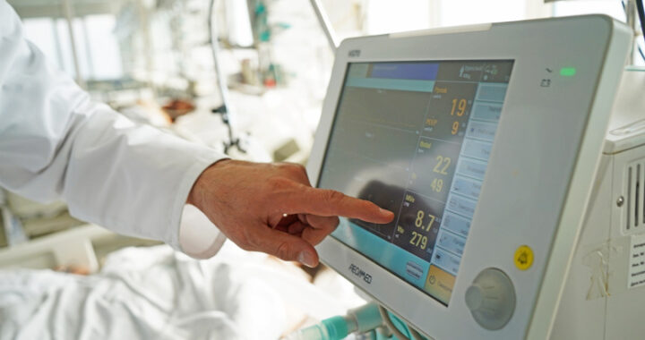 Врезавшегося в бетонную стену футболиста ввели в искусственную кому