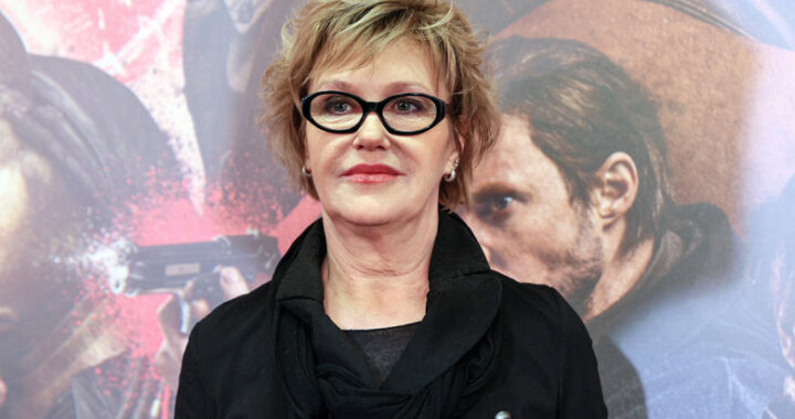 Актриса Розанова ответила на слухи о риске лишиться зрения из-за катаракты