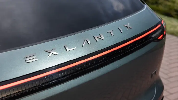 Логотип Exlantix