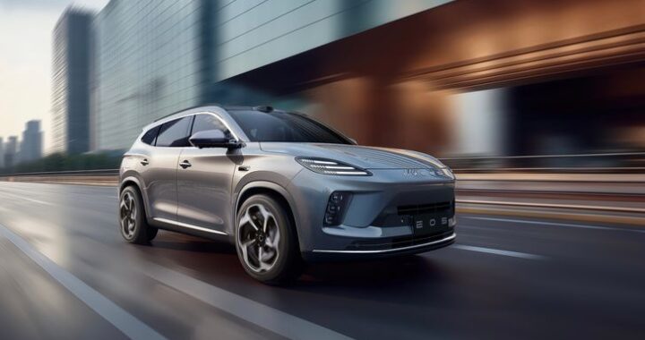 Exeed выпустит новой гибридный кроссовер с запасом хода до 1300 км. Его могут привезти в Россию