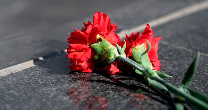 Названы детали прощания с ушедшим из жизни актером Денисом Семеновым