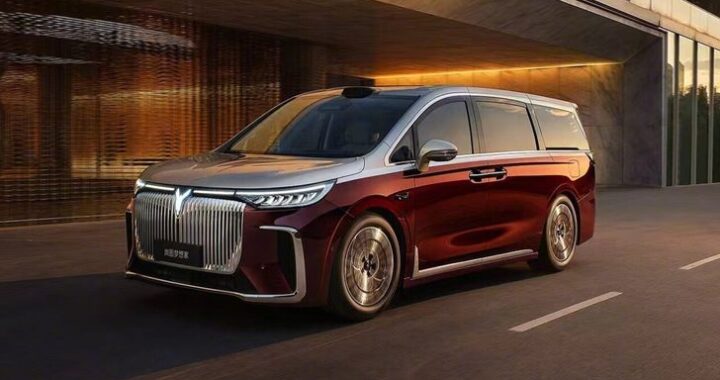 Обновленный Voyah Dream, который есть в России, обновился в Китае. Сколько он стоит