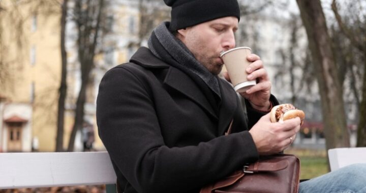 Почему мы переедаем, когда нам холодно? Объясняет эндокринолог