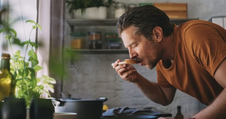 Почему первая ложка еды всегда самая вкусная? Отвечают эксперты