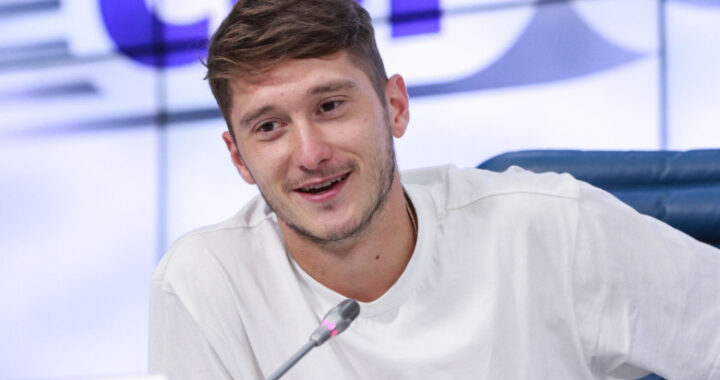 Российский футболист описал ощущения от матчей против Месси