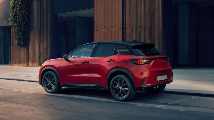 Lexus LBX в исполнении Vibrant Edition