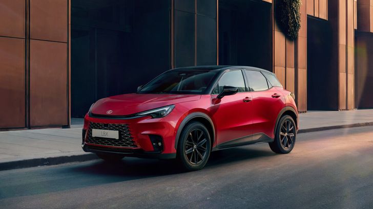 Lexus LBX в исполнении Vibrant Edition