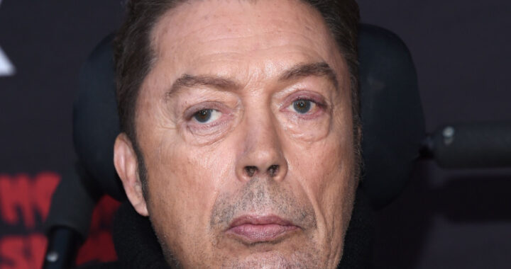 Тяжелобольной звезда фильма «Один дома» неожиданно вышел в свет