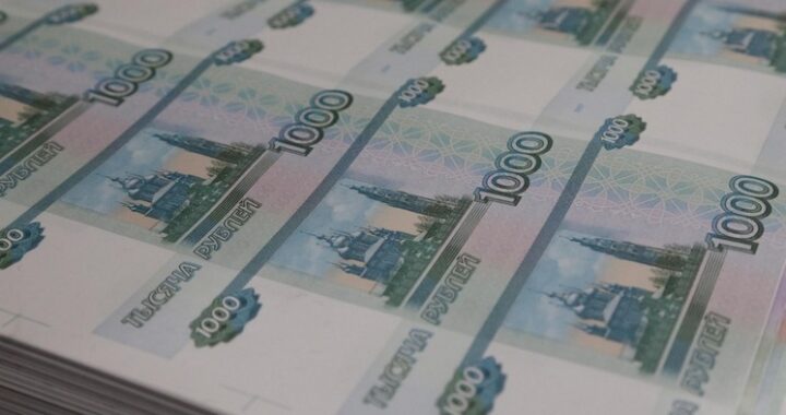 В бюджете увеличат долю расходов на семейные и социальные цели, но на образование по-прежнему выделят 4%