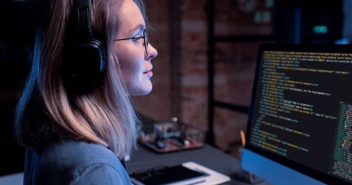 Айтишникам увеличивают зарплаты под их массовое увольнение