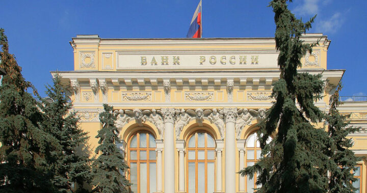 ЦБ увидел скорый финиш зарплатной гонки: сколько будут получать россияне