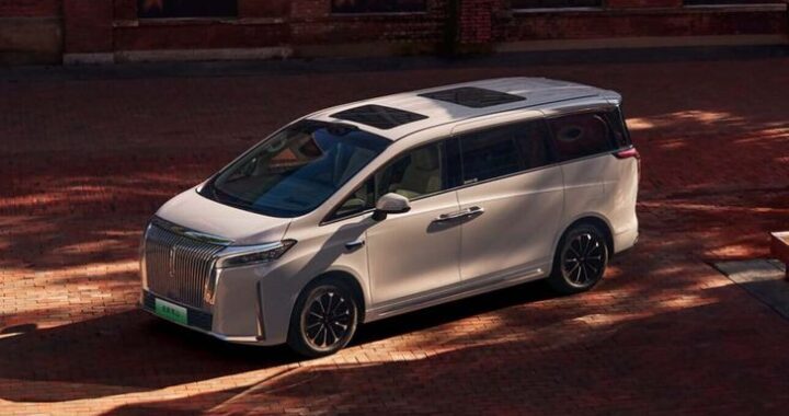 «Дочка» Great Wall представила новый минивэн с автопилотом. Как он выглядит и сколько стоит