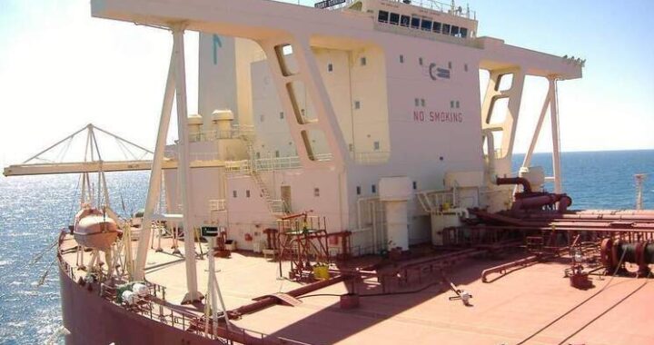 «Экспорт в фазе перебоев»: из-за санкций США танкеры с российской нефтью не могут разгрузиться