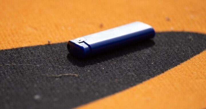 Количество курильщиков в России снижается, а производство сигарет растет