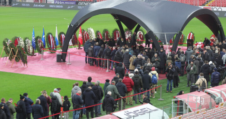 Легенду советского футбола проводили в последний путь аплодисментами