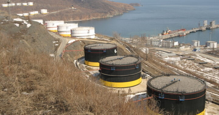 Ложка дисконта на бочку нефти: скидки на баррель из России достигли рекордного уровня