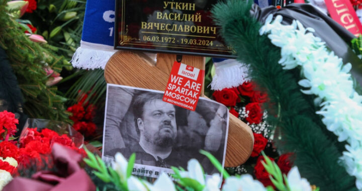 На могиле известного спортивного комментатора установили памятник