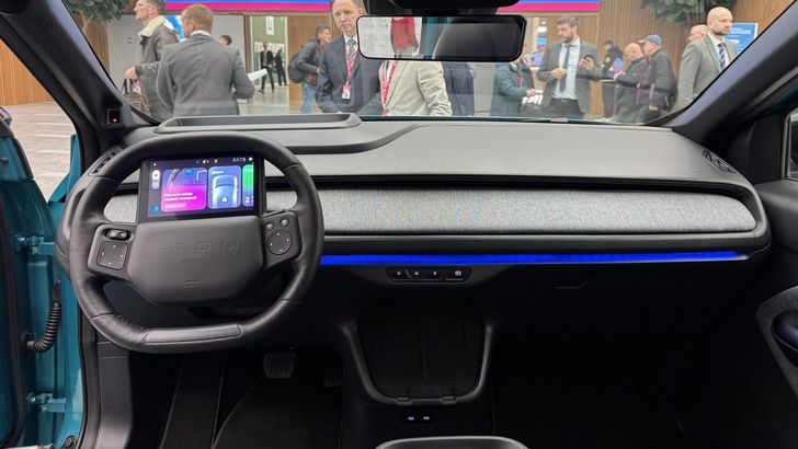 Интерьер электромобиля «Атом»