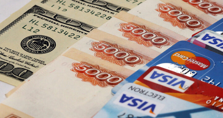 Не в альтруизме дело: банки стали чаще одобрять россиянам ссуды без страховки