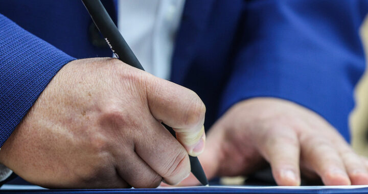 Рекордный рост найма по договорам ГПХ эксперты связали с проблемами в экономике