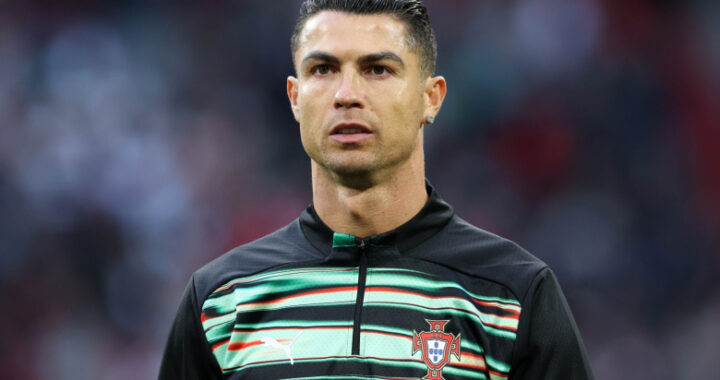 Роналду получил красную карточку в матче против Ирландии