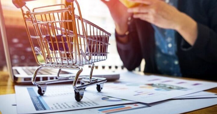 Сбер: маркетплейсы лишают офлайн-торговлю части выручки 