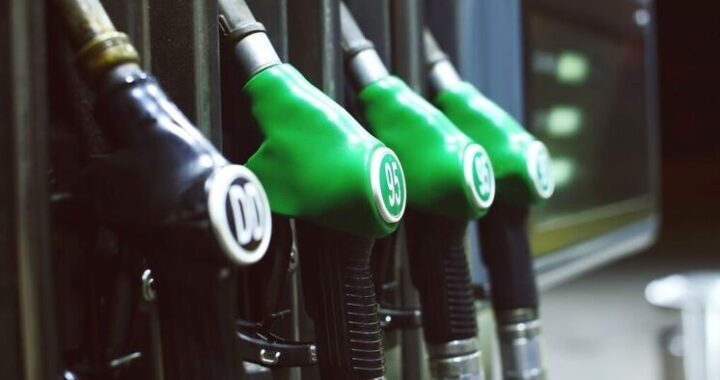 Топливное чудо: бензин на бирже дешевеет, а на заправках растет