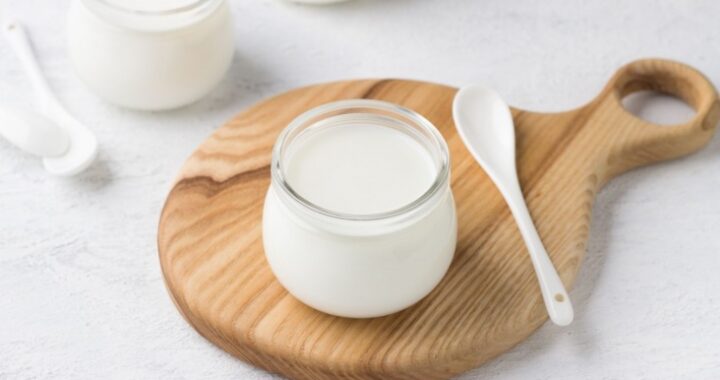 В чём польза греческого йогурта и чем он отличается от обычного? Отвечает диетолог