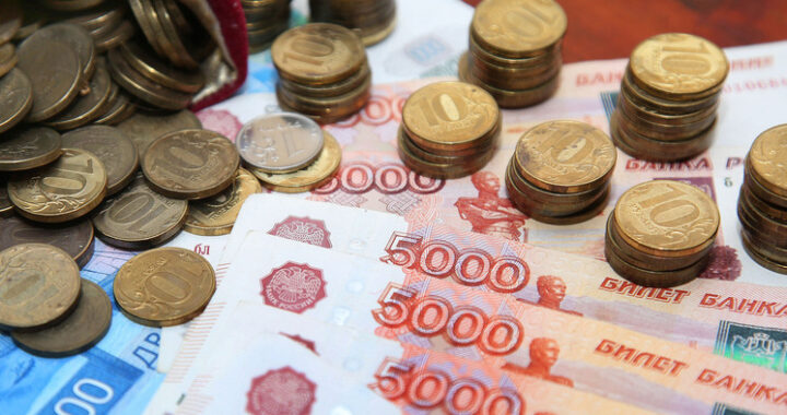 Вклады или квартира: эксперты подсчитали, сколько россиянин может заработать за год