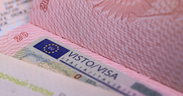 Западные банки вот уже три года не возвращают деньги полутора миллионам обычных россиян