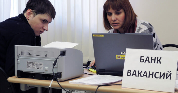 Зарплаты в России ждет обвал: эксперт назвал сферу, которая рухнет первой