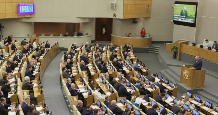 Названы плюсы и минусы идеи о социальном минимуме выплат на детей при разводе родителей