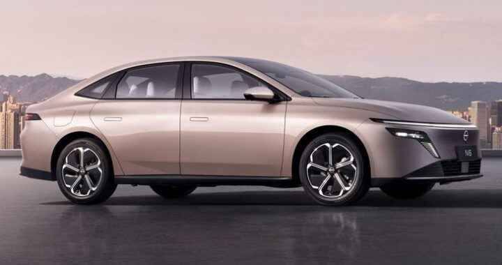 Новая «Теана» и первый подключаемый гибрид: рассекречены две новинки Nissan