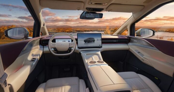 Xpeng показала интерьер нового минивэна с «авиационными» светильниками и «капитанскими» креслами