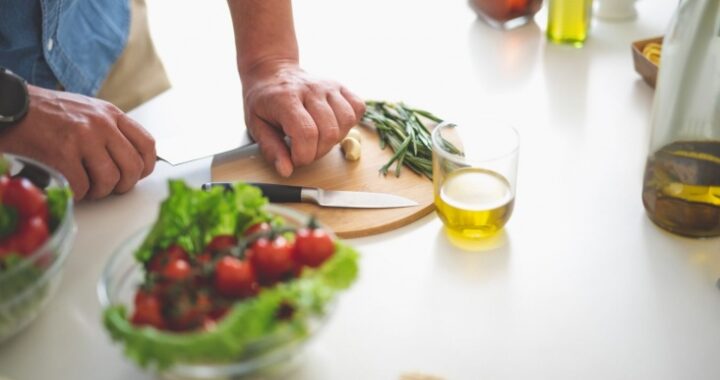 Что будет, если полностью исключить соль из рациона? Отвечают врач и спортсменка